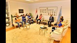 محافظ أسيوط يكرم طاقم إسعاف خاطر بحياته لإنقاذ عامل من بئر صرف صحي بعمق 12 متر (2)