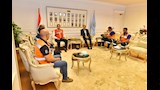 محافظ أسيوط يكرم طاقم إسعاف خاطر بحياته لإنقاذ عامل من بئر صرف صحي بعمق 12 متر (3)