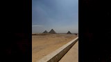 النجم العالمي جيسون ستاثام في جولة أمام سفح الأهرامات (2)