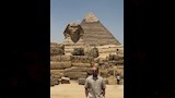 النجم العالمي جيسون ستاثام في جولة أمام سفح الأهرامات (6)