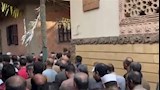 الأهالي يشيعون جثمان ضحية زوجها في طوخ (1)
