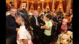 محافظ القاهرة يشارك في توزيع لحوم ومواد غذائية على 1000 أسرة بمدينة نصر (5)