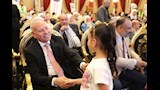 محافظ القاهرة يشارك في توزيع لحوم ومواد غذائية على 1000 أسرة بمدينة نصر (16)