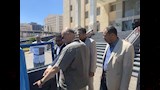 محافظ الإسكندرية يتفقد السيارة بديل التوك توك (5)