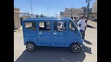 محافظ الإسكندرية يتفقد السيارة بديل التوك توك (6)