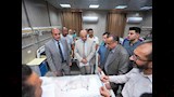 محافظ أسيوط يزور المرضى بمستشفى الإصابات الجامعي ويشاركهم فرحة عيد الأضحى بتوزيع الهدايا والعيديات (7)