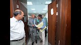 محافظ أسيوط يزور المرضى بمستشفى الإصابات الجامعي ويشاركهم فرحة عيد الأضحى بتوزيع الهدايا والعيديات (11)