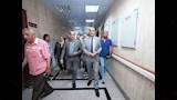 محافظ أسيوط يزور المرضى بمستشفى الإصابات الجامعي ويشاركهم فرحة عيد الأضحى بتوزيع الهدايا والعيديات (17)