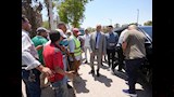 خلال جولاته الميدانية.. محافظ أسيوط يهنئ عمال النظافة بعيد الأضحى ويوزع الهدايا والعيديات تقديرًا لج
