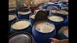 ضبط كميات كبيرة من المخللات الفاسدة  (4)