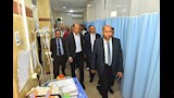 محافظ أسيوط يواصل جولاته الإنسانية بالمستشفيات في العيد.. هدايا وعيديات للمرضى ورسائل دعم للأطقم الطبية (6)