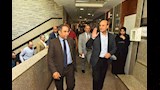 محافظ أسيوط يواصل جولاته الإنسانية بالمستشفيات في العيد.. هدايا وعيديات للمرضى ورسائل دعم للأطقم الطبية (4)