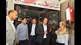 محافظ أسيوط يواصل جولاته الإنسانية بالمستشفيات في العيد.. هدايا وعيديات للمرضى ورسائل دعم للأطقم الطبية (7)