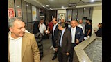 محافظ أسيوط يواصل جولاته الإنسانية بالمستشفيات في العيد.. هدايا وعيديات للمرضى ورسائل دعم للأطقم الطبية (9)