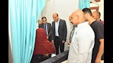 محافظ أسيوط يواصل جولاته الإنسانية بالمستشفيات في العيد.. هدايا وعيديات للمرضى ورسائل دعم للأطقم الطبية (15)