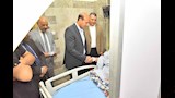 محافظ أسيوط يواصل جولاته الإنسانية بالمستشفيات في العيد.. هدايا وعيديات للمرضى ورسائل دعم للأطقم الطبية (17)