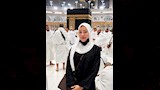 أسما إبراهيم أمام الكعبة