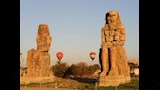 تمثالا ممنون والبالون الطائر_2