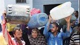 أهالى قرية النصارية يطفون بالجراكن بحثاً عن المياه_2
