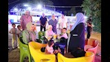 الاهالي في حدائق عامة بمدينة الخاجرة  (2)