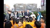 المحافظ يوزع الهدايا على الأيتام