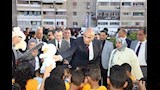 محافظ كفر الشيخ يوزع الهدايا
