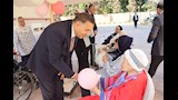 محافظ القليوبية يشارك نزيلات دار المُسنات فرحة العيد