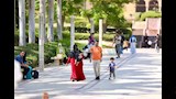 حديقة الأزهر تحتضن آلاف الزوار احتفالا بأول أيام عيد الأضحى (4)