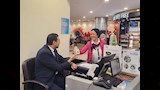 مطار القاهرة يحتفل بعيد الأضحى مع الركاب (7)