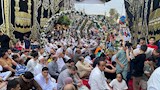 بوابات بالورود في الصلاة 