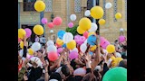 تسابق المواطنين على البالونات في بورسعيد