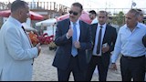المحافظ، خلال جولة ميدانية بالشاطئ
