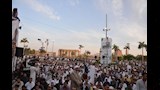 آلاف المواطنين في ساحة سيدي ابوالحجاج