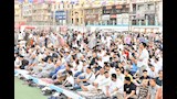 محافظ أسيوط يؤدي صلاة عيد الأضحى بساحة أرض الملاعب (7)
