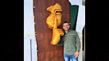 صاحب مجسم الغوريلا الحمراء