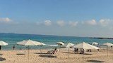 ألوان الرايات بشواطئ الإسكندرية ثاني أيام العيد (3)
