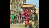 ازاله تمثال الغوريلا الحمراء