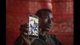 إبراهيم علي (26 عاما) لاجئ سوداني فرّ من الفاشر، يتعرف خلال مقابلة مع رويترز على صديقه فاتح في مقطع فيديو يظهره وهو يُقتل بالرصاص على يد العميد 