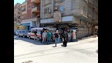 خروج جثمان والدة الفنان أحمد حلمي من المستشفى دار الطب ببنها (16)