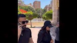 ظهور مؤثر لـ منى زكي وابنتها في جنازة والدة أحمد حلمي ببنها (2)