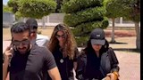 ظهور مؤثر لـ منى زكي وابنتها في جنازة والدة أحمد حلمي ببنها (1)