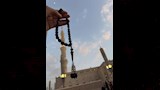 درة ممسكة بالسبحة