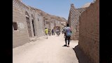 طقس العيد المتوارث.. زحام وإقبال على مقابر المنيا في ثالث أيام الأضحى (4)