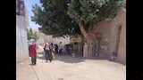 طقس العيد المتوارث.. زحام وإقبال على مقابر المنيا في ثالث أيام الأضحى (3)
