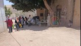 من الجبل الشرقي إلى أضرحة الأولياء.. المقابر ملتقى المحتفلين بالعيد في المنيا