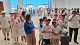 السائحون داخل المتحف 