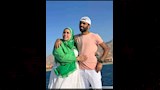 حسين الشحات وزوجته