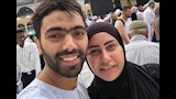 حسين الشحات وزوجته