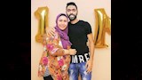 حسين الشحات وزوجته