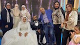 المشاركة مع العروسين